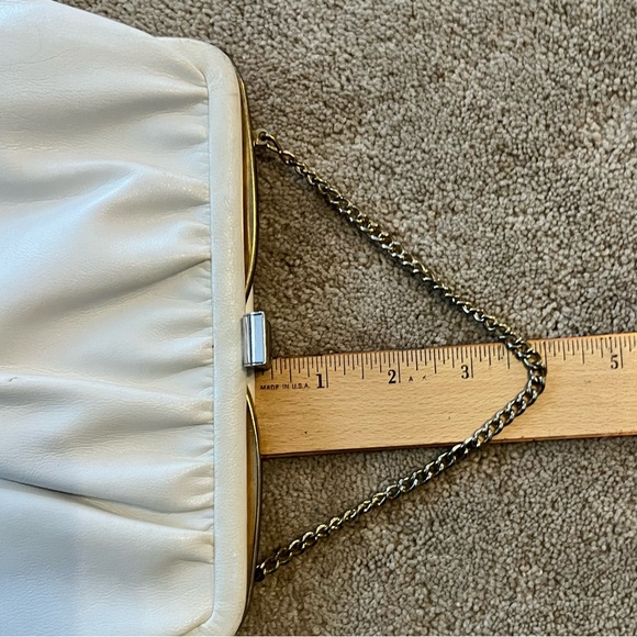 Vintage 1960s Ande’ White Faux Leather Handbag with Hinged Frame - Picture 12 of 12
